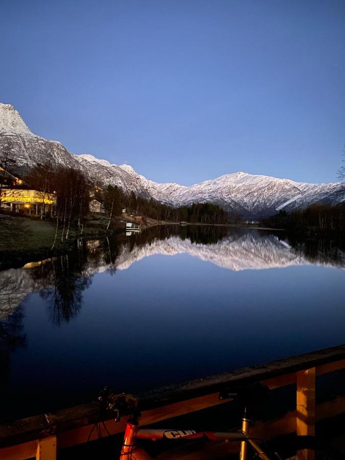 House On The Lake Bogen Exteriör bild